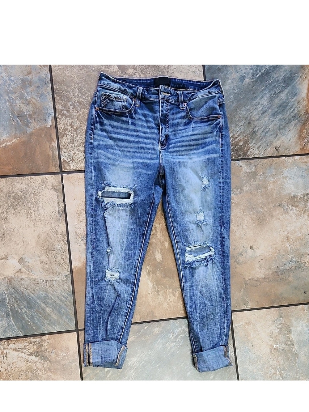 Buckle Ripped Boyfriend Jeans in Faded Blue Denim